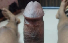 Cậu bé Ấn Độ và con cu to