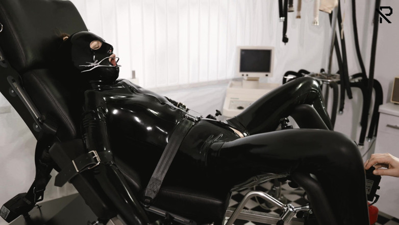 Rubber pervs: いじめと拒否のgynchairでクリニックとクソマシン