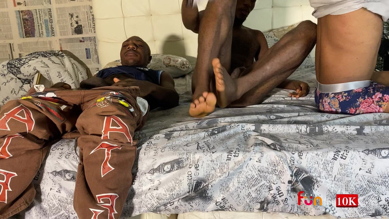 Funfor10k gay videos: Ja i mój przyjaciel pieprzymy mojego nieśmiałego kuzyna surowego i...