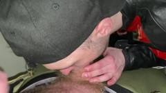 KinkySirius: Chav Scally Kinkysirius suga o banheiro público da estação com...