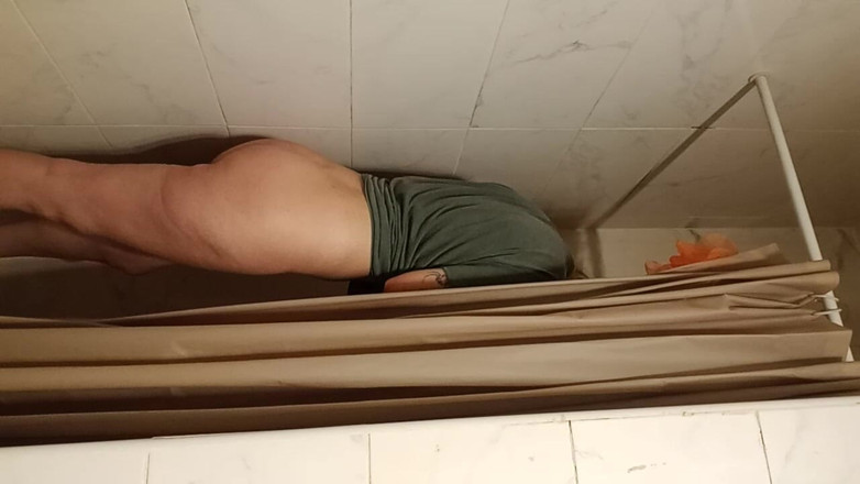 Akasha7: Uma garota perfeita consertando sua buceta