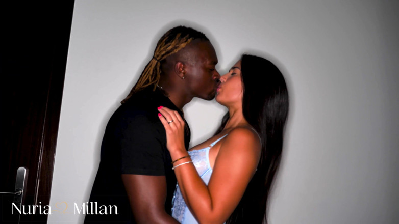 Nuria Millan: Engolindo mijo + chupando cu duro com meu amante do bbc