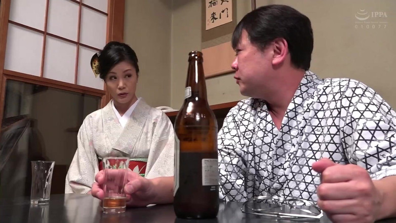 Raptor Inc: Premium Japan: 12 pięknych mamuśek ubranych w kulturowy strój, głodny seksu -1