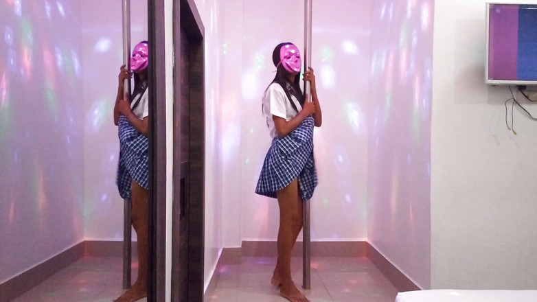 Martin13: 想要因为录制色情片而失败的班主任，他已经看到了我的自拍视频