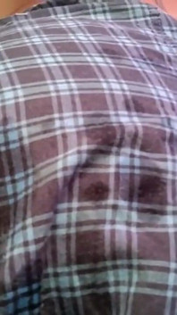 İç çamaşırıma boşalıyorum, sonra üniversiteye giyiyorum ve sonra tekrar koklayarak boşalıyorum