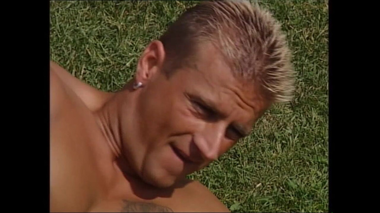 MUSCHI TV - our best full movie: Ruwe dubbele penetratie in de gapende gaten van het bordeel...