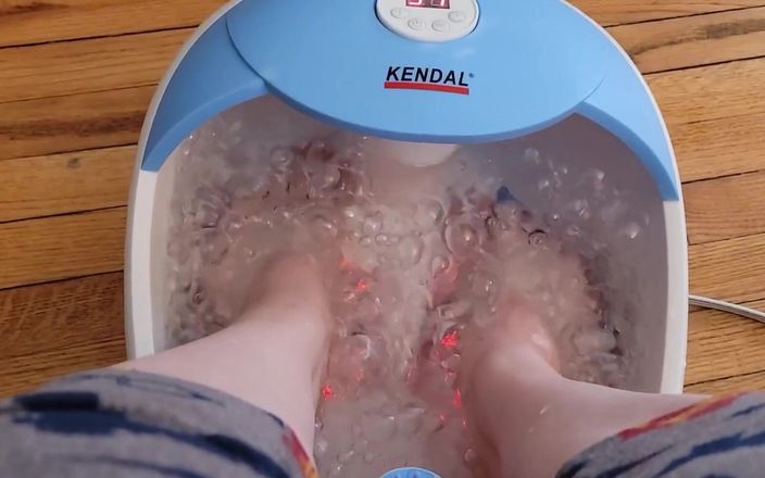 KinkyKatie: Pentru picioarele mele!