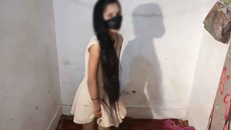 Raniki chut: Video di sesso di una ragazza indiana con la figa...