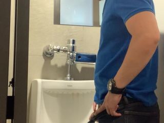 PropertyofMilton: Pissen im restaurant