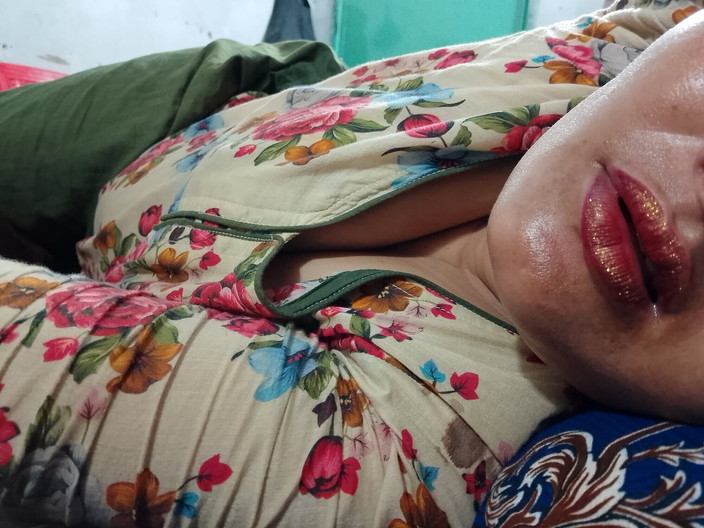 Abida pavreen: Pemandangan terbalik sambil ngentot memek basah saudara tirinya dengan posisi...