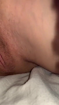Je jouis sur sa chatte et elle ne le réalise pas