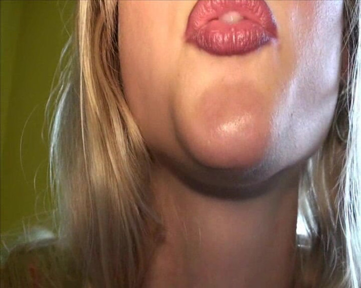 Blondehexe: Doe je mond open, klootzak