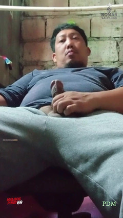 pinoy malibog: Tată dolofan se joacă cu pula lui groasă