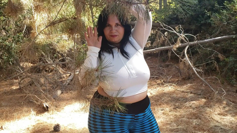 Riderqueen: walking in the forest