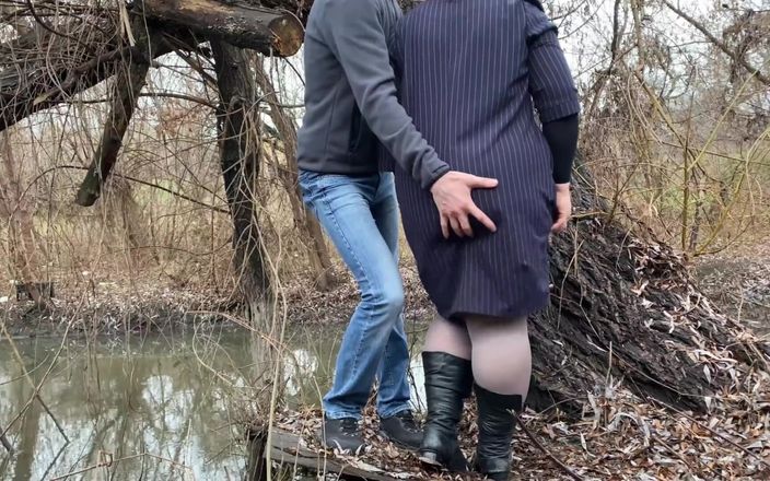 OurFetishLife: Pe pizda umedă a soacrei cu palma ta