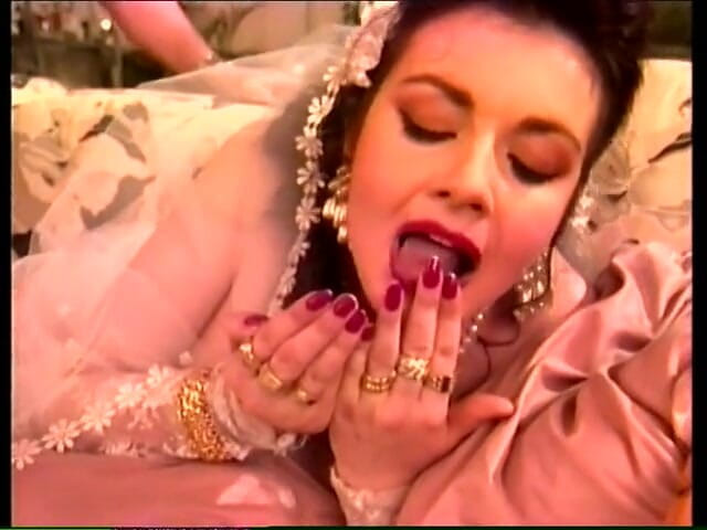 Lesbian Illusion: Jessica Rizzo dan pengembaraan lucah Amaerican seorang pengantin perempuan