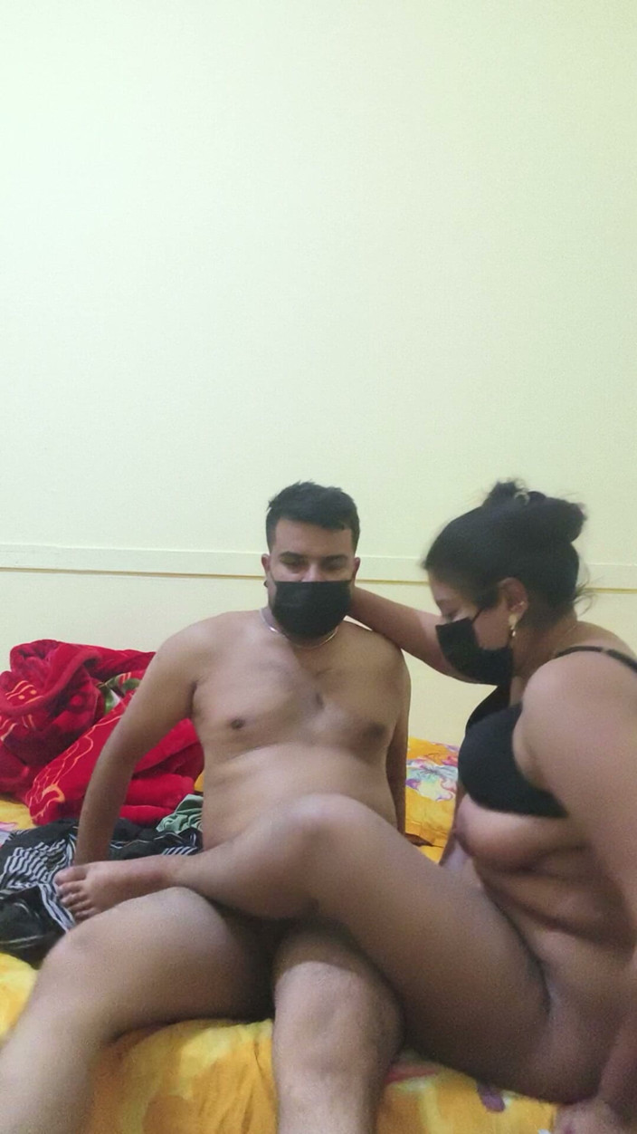 Taniyaxx: Desi Couple
