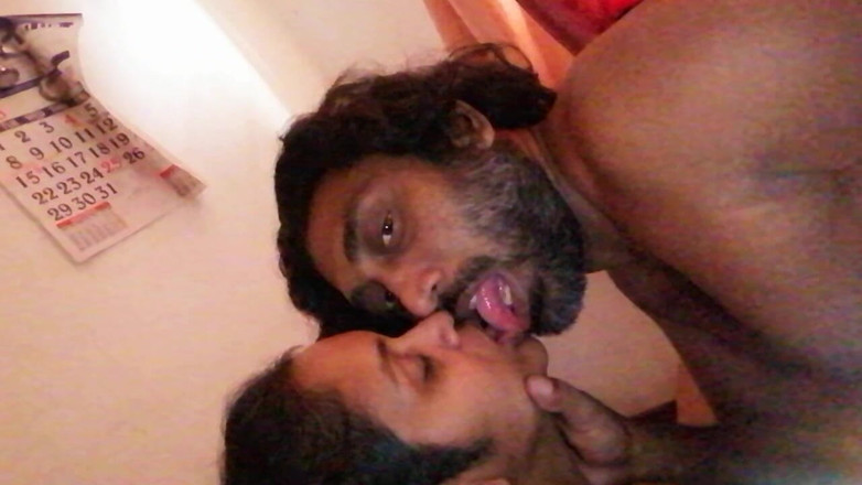 Tina Baby: Je taquine les tétons gonflés de ma tatie