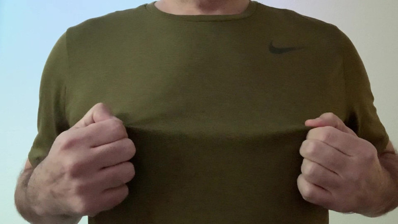 GayBear: Travail des seins / người đàn ông chơi với núm vú của mình