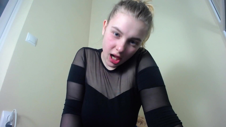 JuiceLussie: Twerken en enorme dildo zuigen