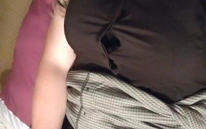 NikkiGee: Tření mého klitorisu