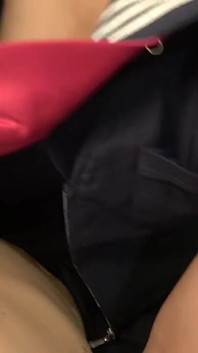 １9歳日本人黒い髪美女。スレンダー素人、フェラと中出しセックス。無修正、アジア人、hentai,pov,制服コスプレ