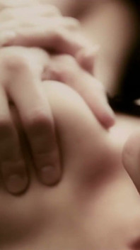 Paar den tanz des fingerns mit ihren exquisiten dessous, um diese Melodie der lust zu spielen