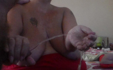 Sex hub couple: John močí na jensou ruku