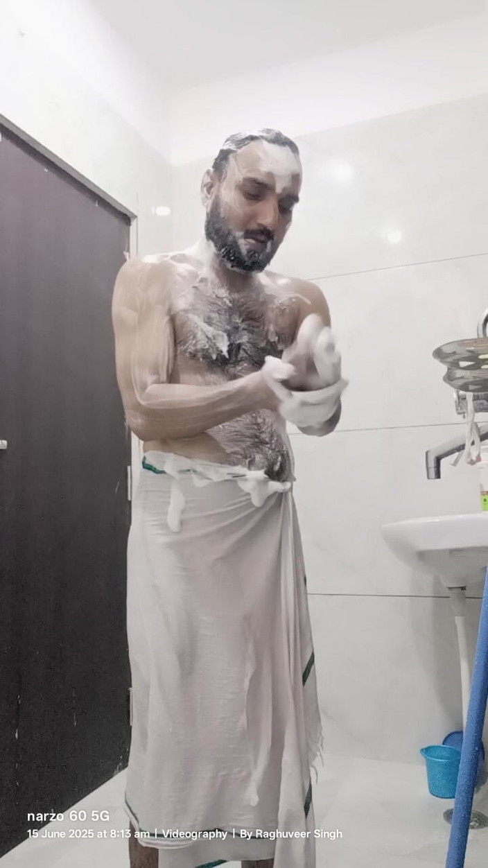 Rajasthani-old-lover: Un homme desi aime l’eau