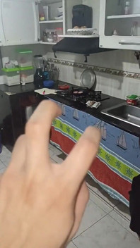 Bini saya Memasak Sosej Dan Hallacas Untuk Saya Kerana Saya Sangat Lapar Dan Semasa Awak Lihat Bagaimana Dia Bogel, Dia Suka Memasak Seperti Tha