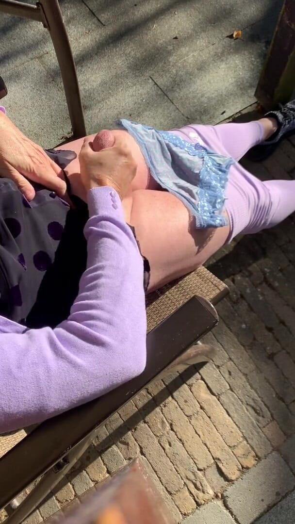 Louise: Purple leggings cum