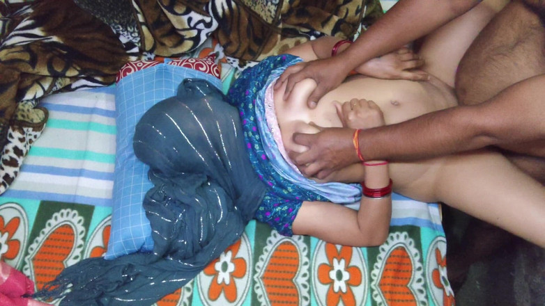 Meenu raj: Bhabhi Rajasthani Meenu dilepaskan bapa mertuanya dan bapa mertuanya menikmati...