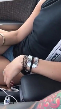 Teen Tây Ban Nha 18 tuổi bú cu trong xe hơi