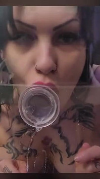 Klarer stuhl pOV klarer dildo blowjob