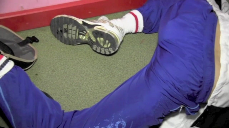 Sneaker Sex Kinky: Slut used by sneakers of top blond guy