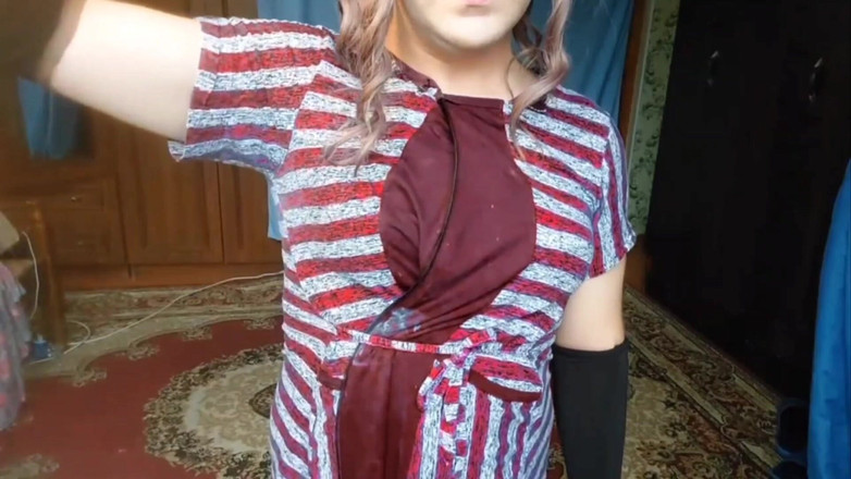 Kitty_Cross: Hermosa femboy con medias brillantes debajo de un vestido puro