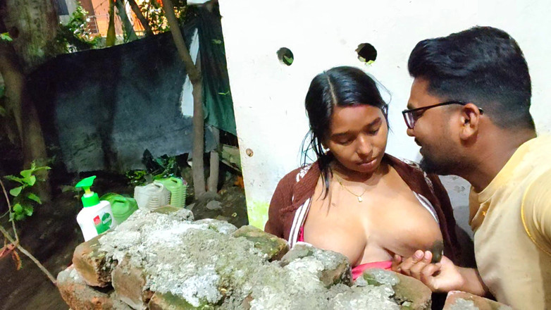 Premi pooja: Istri kakak tiriku ngeliat aku lagi masturbasi, aku lagi asik...