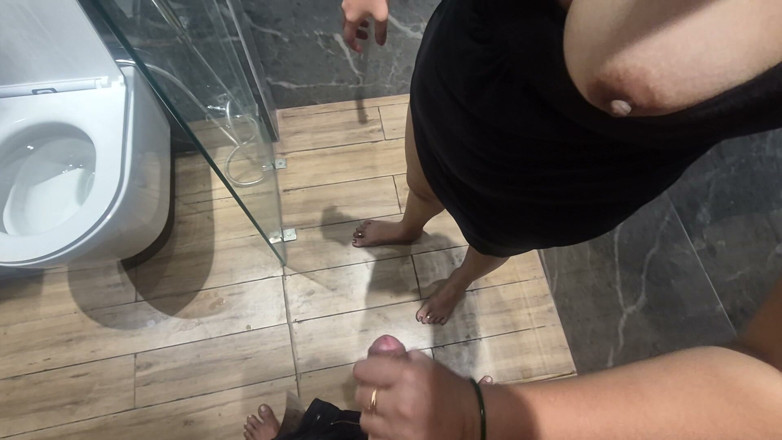 Nj roxzz: Adik ipar membantu saya pancut