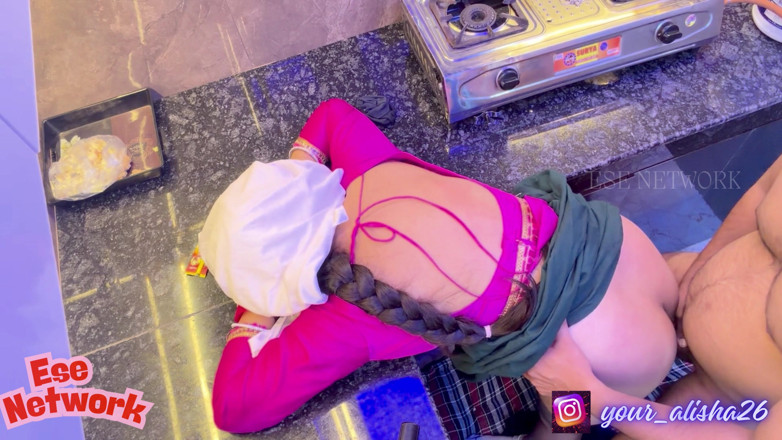 Sammy Sins: Indyjska gorąca milf zerżnięta przez sąsiada