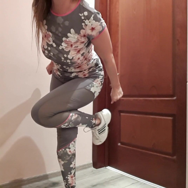 Pee My Gym Pants at the Closed Loo's Door (Froilein P) Pee My Gym Pants at the Closed Loo's Door (Froilein P)