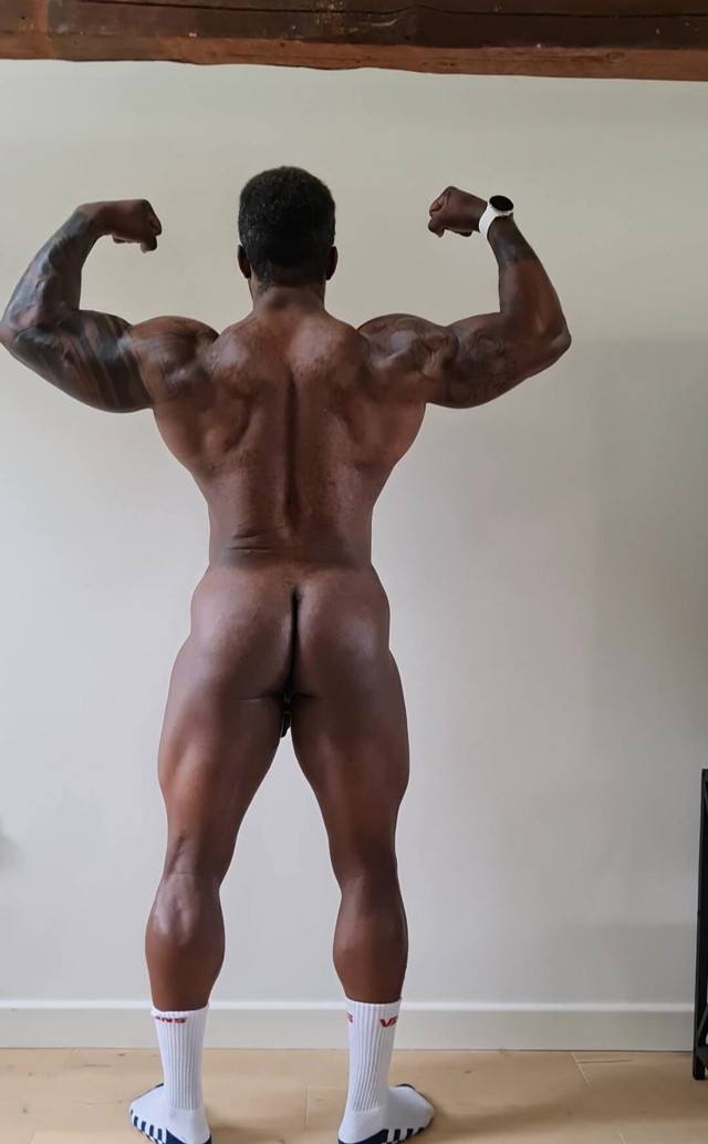 Posing for Coach, Do This Every Tuesday (Amadeus Mode)