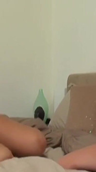 Peregangan mainan seks lesbian ahegao - memek beceknya dientot habis-habisan sampai dalam banget