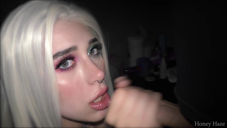 Honey Haze: Adik tiri menghisap saya selepas penggambaran. Honey Haze