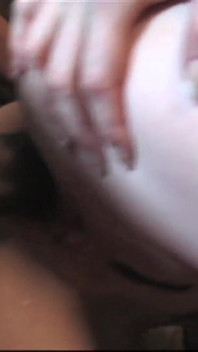 Dolce ragazza con tatuaggi scopata da un tipo bbc