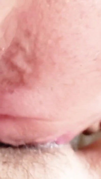 POV: mein mann erforscht meine haarige muschi, leckt und küsst, bis ich zu einem leckeren echten orgasmus komme