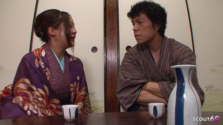 Asian porn collection: Hiyoko, MILF japonaise aux gros seins naturels, se fait baiser...