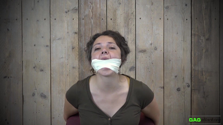 Gag Attack: Julia - mikrofoam tejp gags