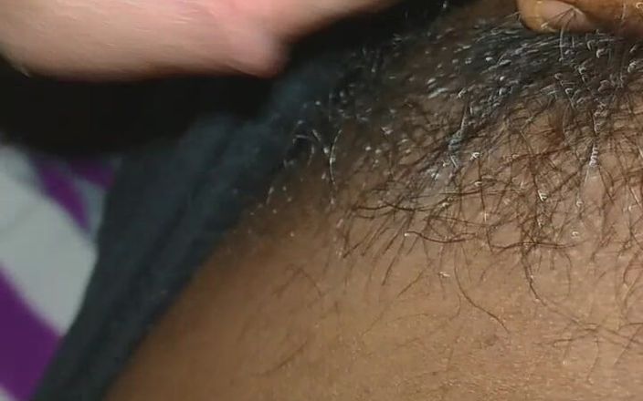 Xboy ricky 18: Indischer typ spielt mit seinem großen schwarzen penis