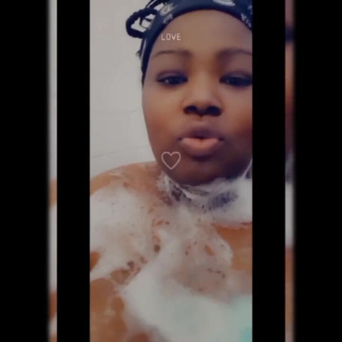 Hot sex 24: Tomando banho com esses peitões