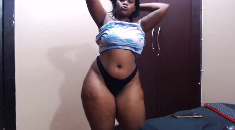 Big black clapping booties: 套弄我壮观的屁股，第1000集